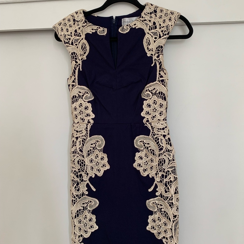 Women’s Paper Dolls‎ Navy Blue Dress Size 4 White Lace Detailing